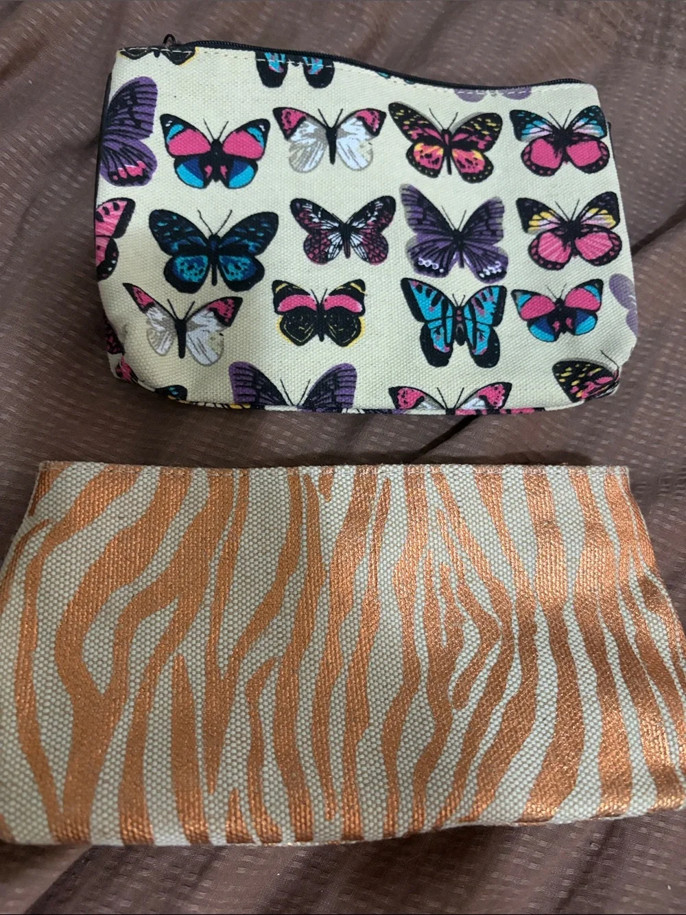 7 Sisley cosmetic bags